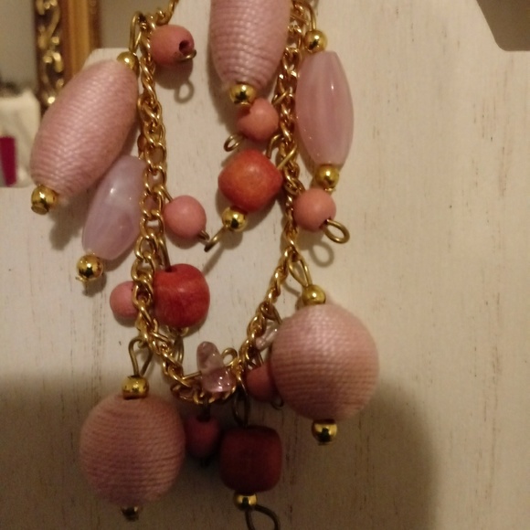 Bundle of pink jewelry necklace/earrings/bracelet - Picture 2 of 6